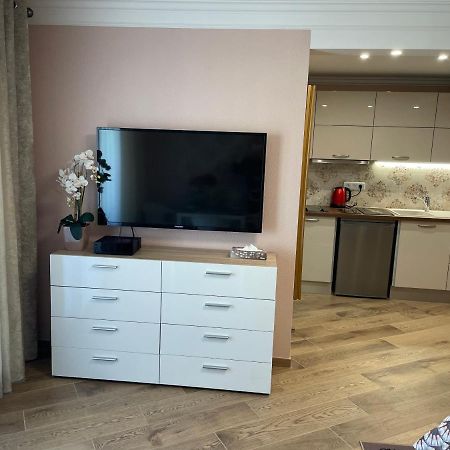 Studio With Swimming Pool 80 Meters Near The Beach Νίκαια Εξωτερικό φωτογραφία