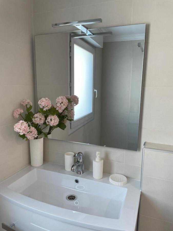 Studio With Swimming Pool 80 Meters Near The Beach Νίκαια Εξωτερικό φωτογραφία